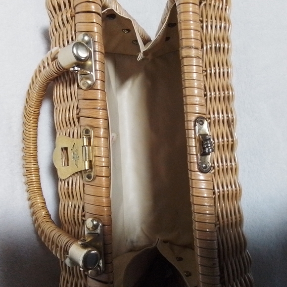 Vintage Wicker Purse. Made in Hong Kong - Picture 5 of 5